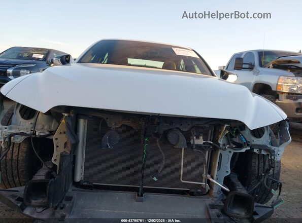 JTHGZ1B28N5053675 2022 LEXUS IS 350 White Vista interior trasera