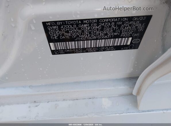 JTHGZ1B28P5068311 2023 LEXUS IS 350 White Widok komory silnika