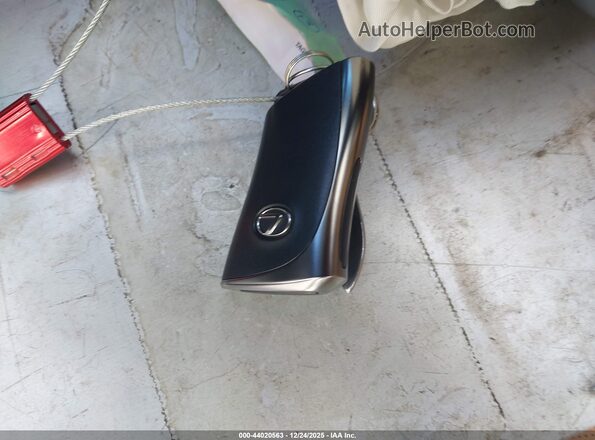 JTHP6JBH5R2192019 2024 LEXUS UX 250H White Vista del salpicadero