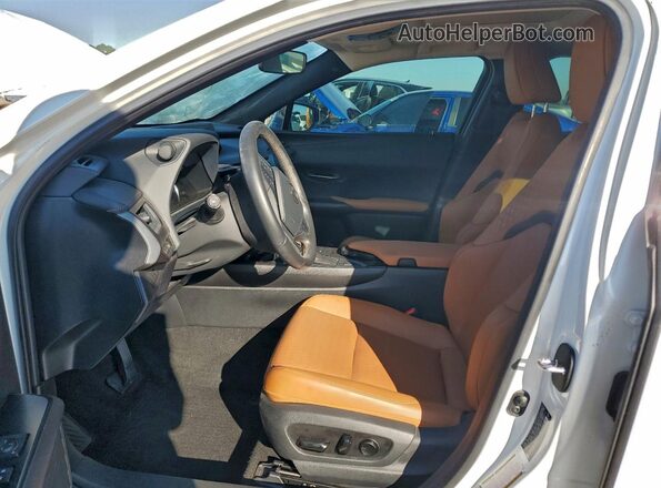 JTHX3JBH0N2047232 2022 LEXUS UX White Вид салону спереду