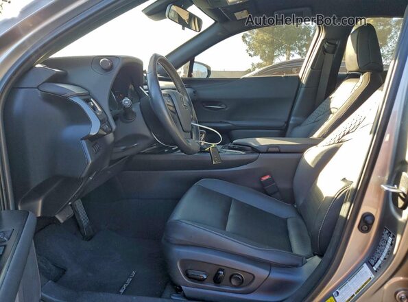 JTHX3JBH4N2054930 2022 LEXUS UX Silver Front interior view