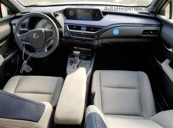 JTHX9JBH8N2056825 2022 LEXUS UX Silver Widok deski rozdzielczej
