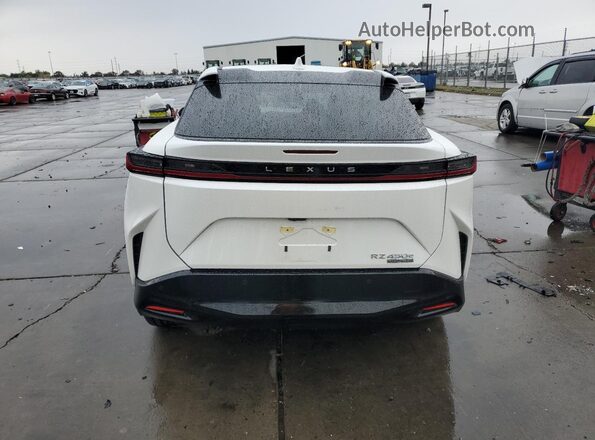 JTJAAAAB6SA030816 2025 LEXUS RZ White Vista trasera