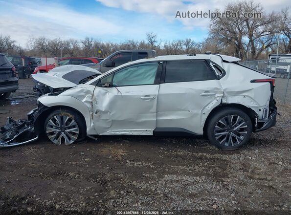 JTMBDAFCOTJ001099 2026 SUBARU SOLTERRA White Սալոնի հետևի տեսք
