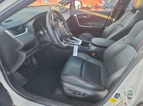 JTMFB3FV6ND083992 2022 TOYOTA RAV4 White Widok wnętrza z przodu