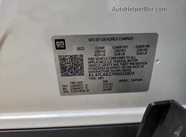 KL47LAE27RB015824 2024 BUICK OTHER White Widok naklejki z numerem VIN