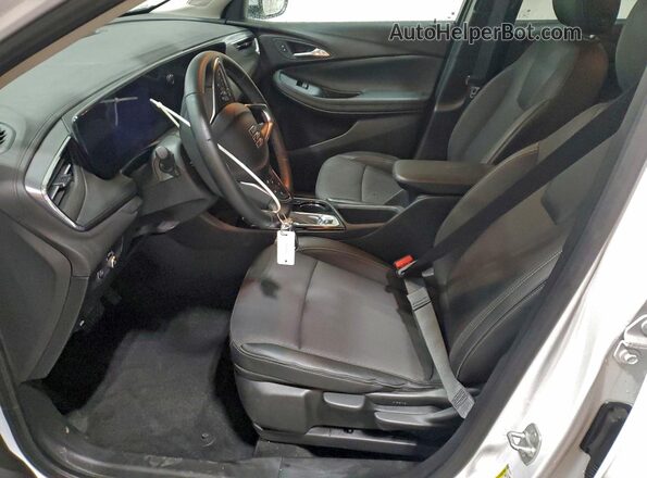 KL4AMBSL4SB137519 2025 BUICK ENCORE White Widok wnętrza z przodu