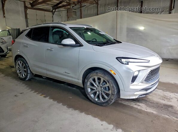 KL4AMGSL1RB149733 2024 BUICK ENCORE White Delantero derecho