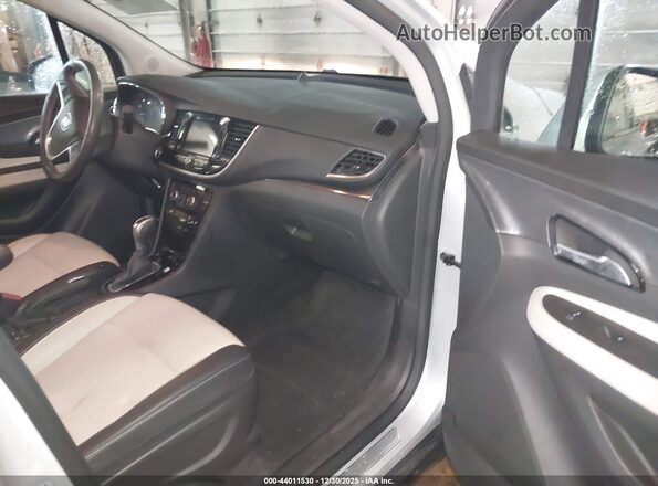 KL4CJESM7NB547537 2022 BUICK ENCORE Silver Вид салону спереду