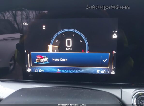 KL77LHEP6SC292097 2025 CHEVROLET TRAX Red Widok tylnych siedzeń