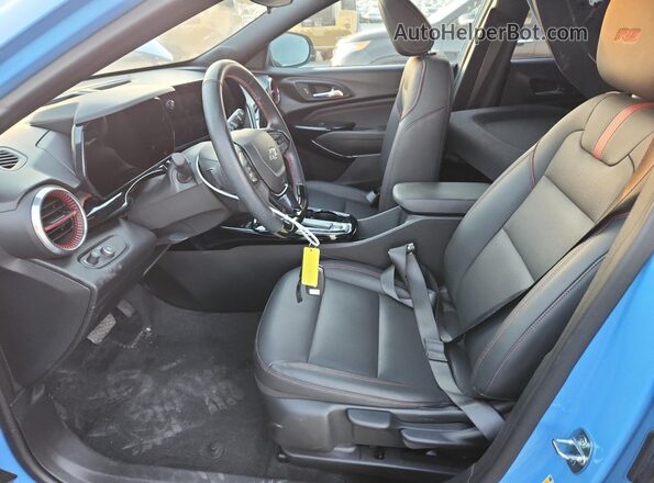 KL77LJE23RC047473 2024 CHEVROLET TRAX Blue Вид салону спереду