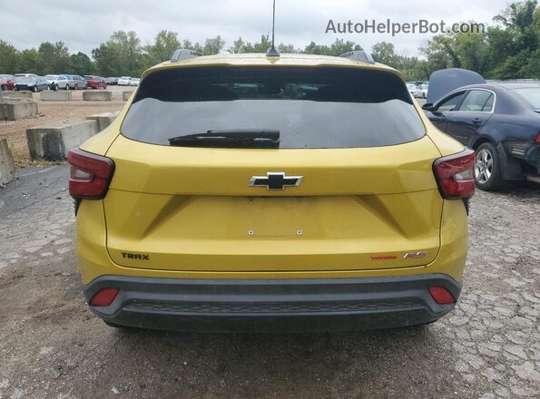 KL77LJE27RC025962 2024 CHEVROLET TRAX Золотой Вид сзади
