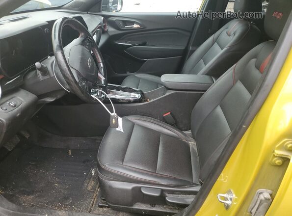 KL77LJE27RC025962 2024 CHEVROLET TRAX Золотой Вид салона спереди