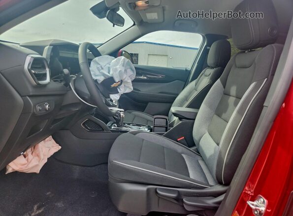 KL79MPSL3TB032944 2026 CHEVROLET TRAILBLAZER Red Вид салону спереду