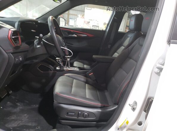 KL79MUSL3RB189087 2024 CHEVROLET TRAILBLAZER White Սալոնի դիմացի տեսք