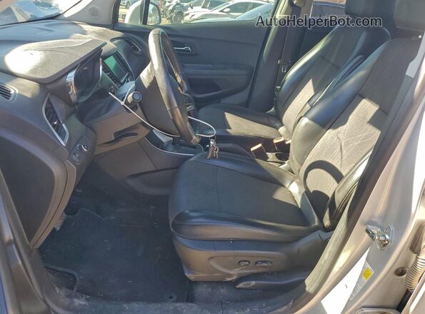 KL7CJLSB5MB311439 2021 CHEVROLET TRAX Silver Vista interior delantera