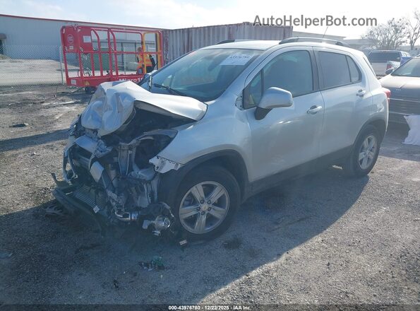 KL7CJLSM5NB564862 2022 CHEVROLET TRAX Silver Przód lewy