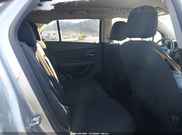 KL7CJNSM2NB545214 2022 CHEVROLET TRAX Silver Widok naklejki z numerem VIN