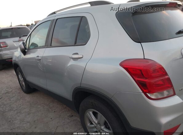 KL7CJPSM2NB535195 2022 CHEVROLET TRAX Серебряный Панорамный вид салона 360°