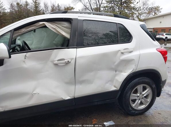 KL7CJPSM5NB533120 2022 CHEVROLET TRAX Белый Вид спереди