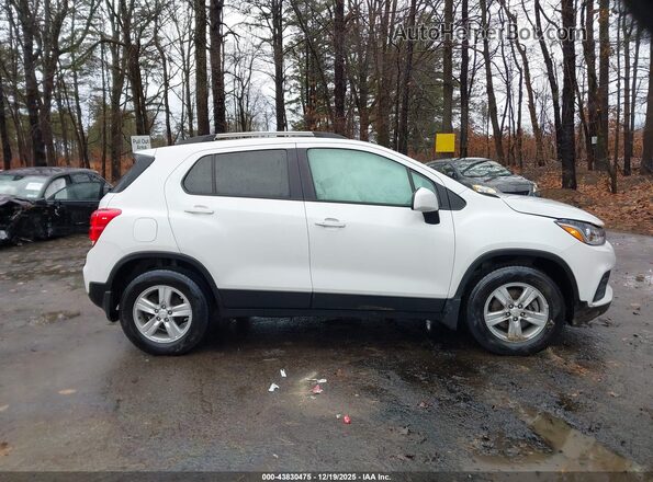 KL7CJPSM5NB533120 2022 CHEVROLET TRAX Белый Вид задней части салона