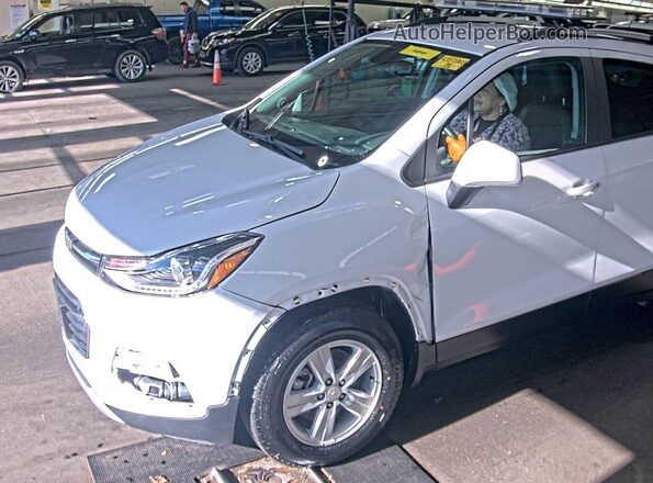 KL7CJPSM6NB519792 2022 CHEVROLET TRAX  ძრავის განყოფილების ხედი