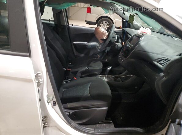 KL8CB6SA6NC042185 2022 CHEVROLET SPARK White Widok wnętrza z przodu