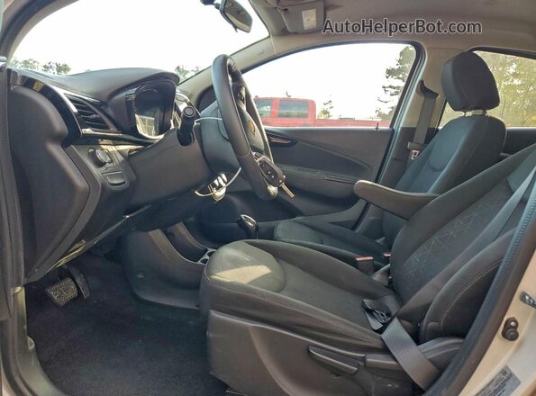 KL8CD6SA1MC702383 2021 CHEVROLET SPARK White 