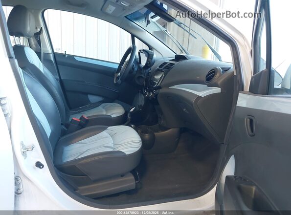 KL8CK6S02GC624889 2016 CHEVROLET SPARK White Front interior view