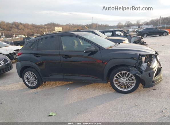 KM8K2CAAXMU733890 2021 HYUNDAI KONA Black Սալոնի 360 աստիճան տեսք