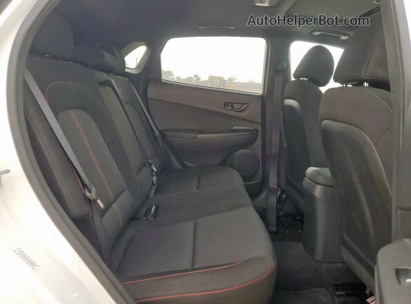 KM8K33A35NU868078 2022 HYUNDAI KONA White უკანა სალონის ხედი