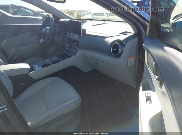 KM8K53AG6LU079111 2020 HYUNDAI KONA ELECTRIC Silver Widok wnętrza z przodu