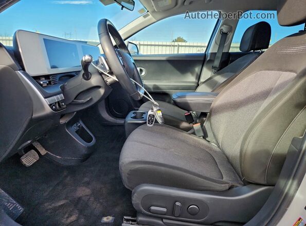 KM8KMDAF7PU143758 2023 HYUNDAI IONIQ Gray Front interior view