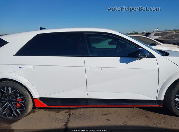 KM8KNDA85SU007619 2025 HYUNDAI IONIQ 5 N White Widok wnętrza z tyłu