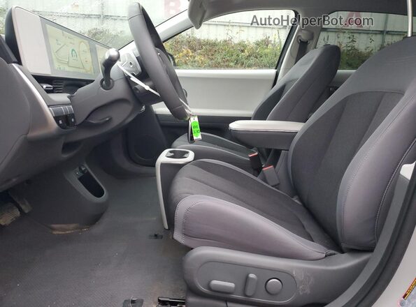 KM8KNDDF1RU316959 2024 HYUNDAI IONIQ Gray Widok wnętrza z przodu