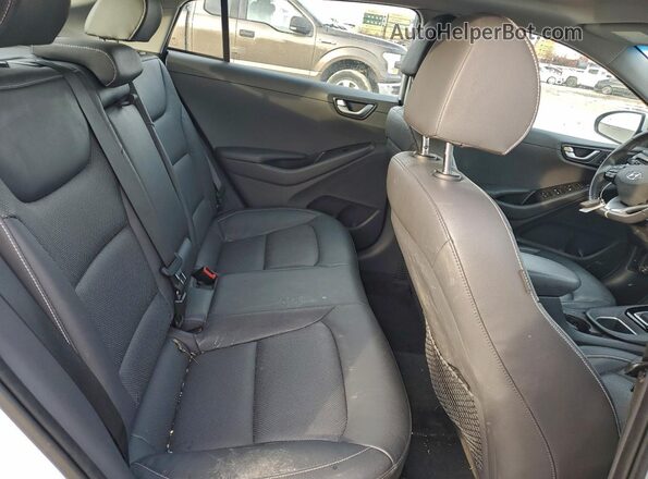 KMHC05LC8JU065197 2018 HYUNDAI IONIQ White Widok tylnych siedzeń