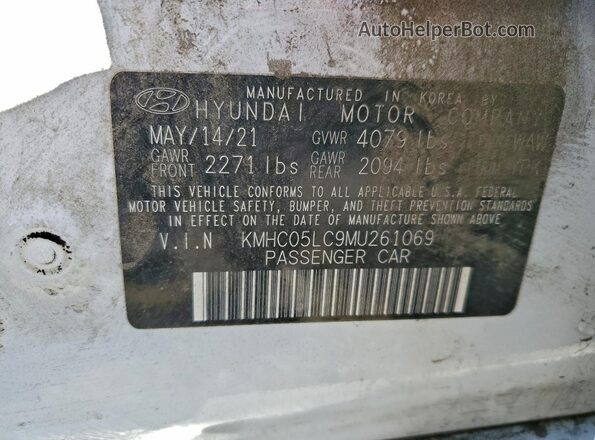 KMHC05LC9MU261069 2021 HYUNDAI IONIQ White VIN კოდის სტიკერის ხედი