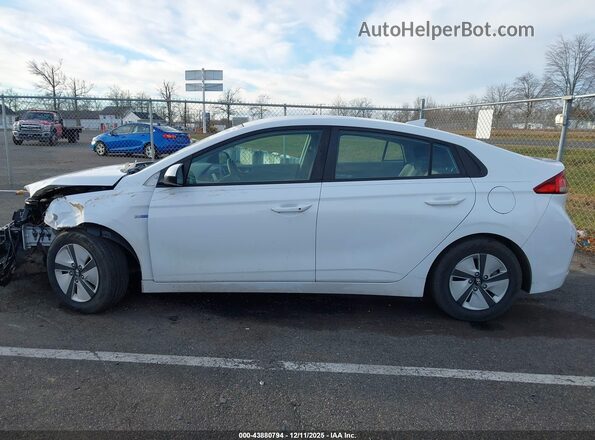 KMHC65LC1JU087220 2018 HYUNDAI IONIQ HYBRID White Սալոնի 360 աստիճան տեսք