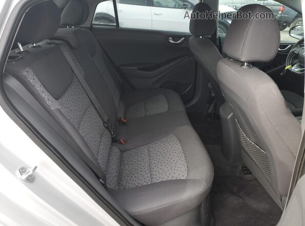 KMHC65LC3JU090443 2018 HYUNDAI IONIQ Silver 