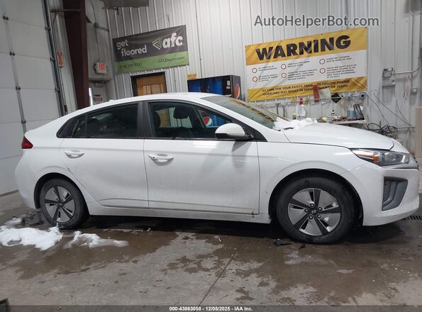 KMHC65LC5NU284834 2022 HYUNDAI IONIQ HYBRID White Սարքավորումների վահանակի տեսք