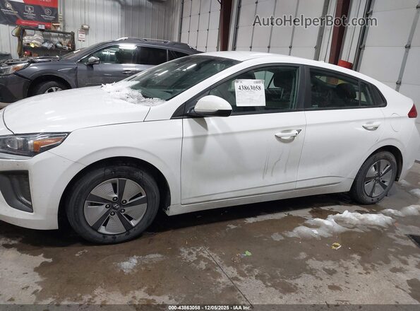 KMHC65LC5NU284834 2022 HYUNDAI IONIQ HYBRID White Սալոնի հետևի տեսք