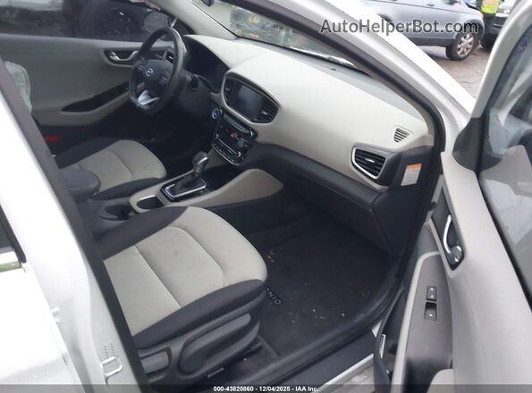 KMHC75LC0HU035634 2017 HYUNDAI IONIQ HYBRID White წინა სალონის ხედი