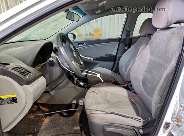 KMHCT4AE8HU274181 2017 HYUNDAI ACCENT Белый Вид салона спереди