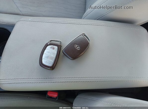 KMHE24L17GA010651 2016 HYUNDAI SONATA HYBRID Silver Вид панелі приладів