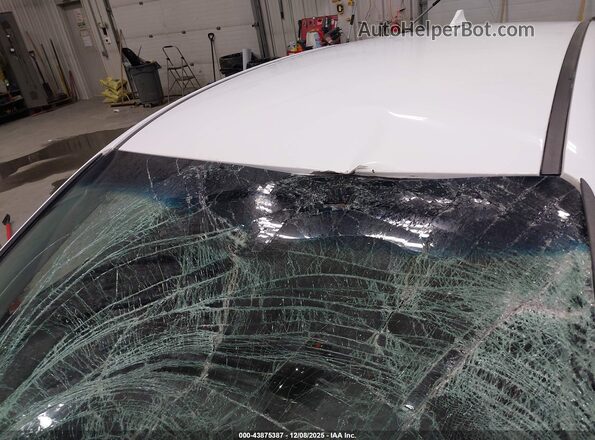 KMHH35LE3KU090945 2019 HYUNDAI ELANTRA GT White Front view