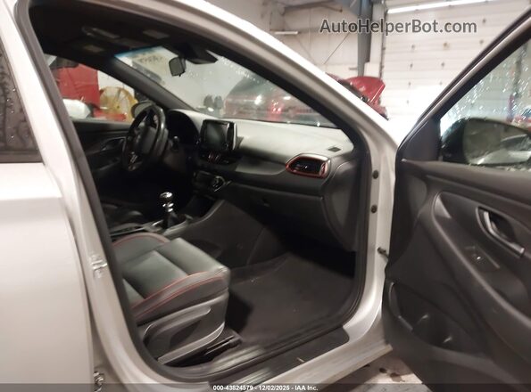 KMHH55LC9KU107854 2019 HYUNDAI ELANTRA GT Silver Вид салону спереду