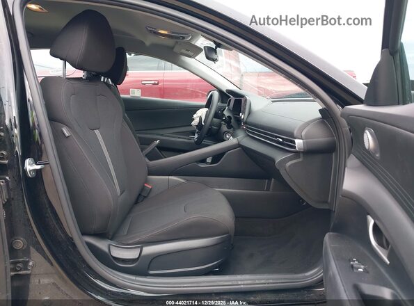 KMHLL4DG9RU850598 2024 HYUNDAI ELANTRA Black Սալոնի դիմացի տեսք