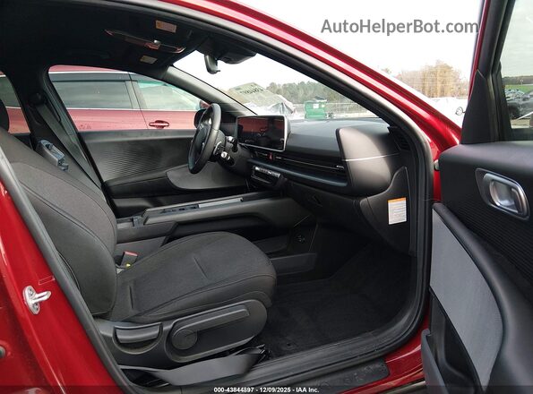 KMHM24AA7PA036746 2023 HYUNDAI IONIQ 6 Красный Вид салона спереди