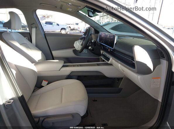 KMHM34AC0SA083009 2025 HYUNDAI IONIQ 6 Silver Widok wnętrza z przodu