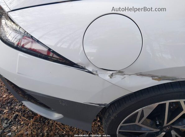 KMHM34AC1PA020086 2023 HYUNDAI IONIQ 6 White Widok z przodu